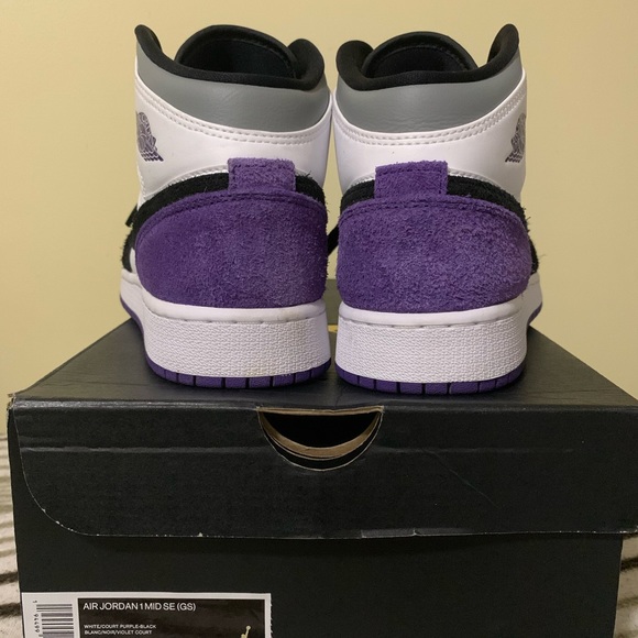 AIR JORDAN 1 Mid SE Purple (GS) - Picture 3 of 5
